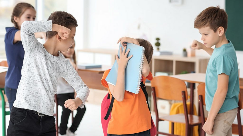 Chiêm bao thấy cãi nhau với bạn học cũ điềm gì?