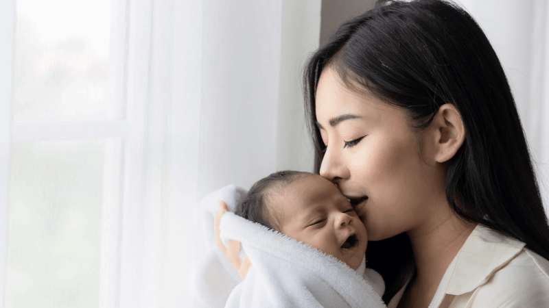 Nằm mơ bồng em bé sơ sinh