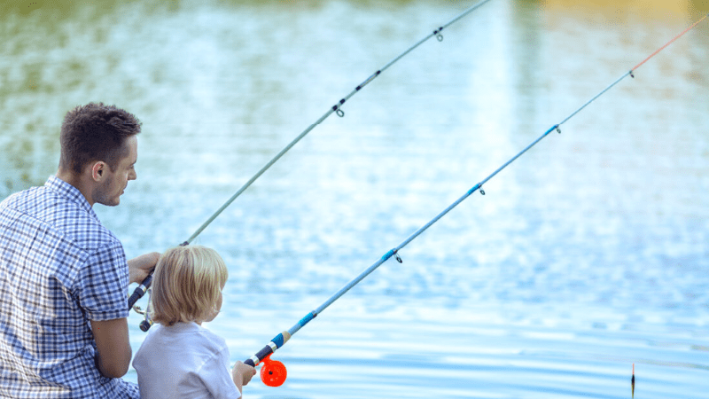 Ngủ mơ thấy người thân của bạn đi câu cá là điềm gì