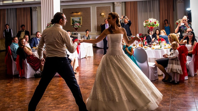 Chiêm bao đám cưới của người khác rất náo nhiệt, vui vẻ