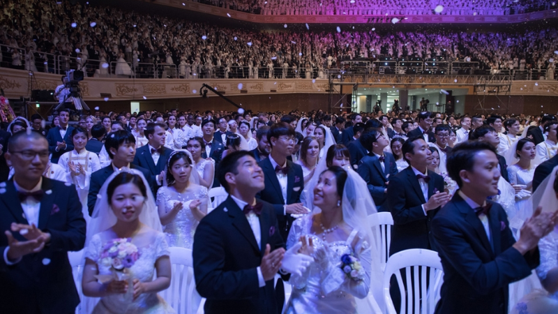 Mơ thấy đám cưới người khác là đám cưới tập thể?