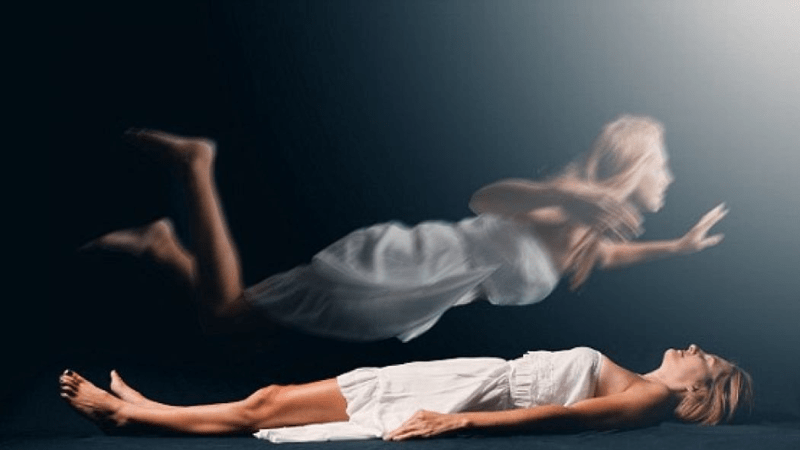 Chiêm bao thấy người chết về cho bạn tiền 