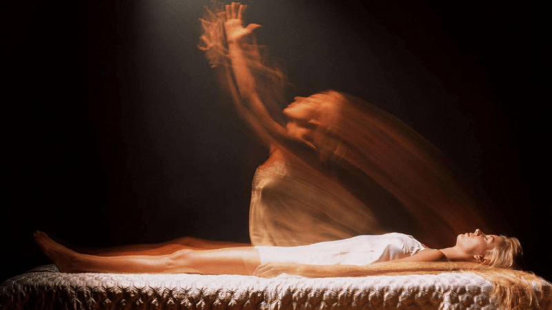 Chiêm bao thấy người chết về đánh con gì trúng lớn phát lộc