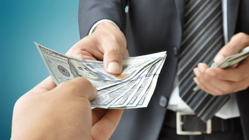 Nằm mơ thấy tiền 100 đánh con gì, số mấy trúng giải độc đắc?